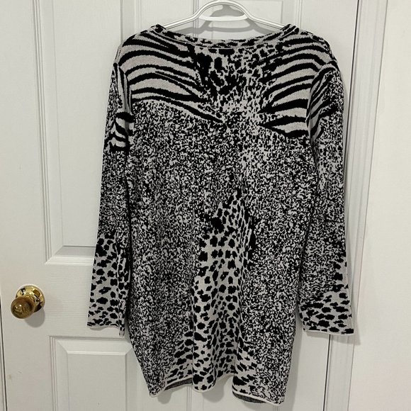 Print Button Up Cardigan - Picture 2 of 11